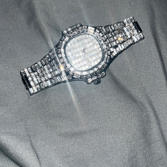 Stainless steel diamond watch - Picture 1 of 3